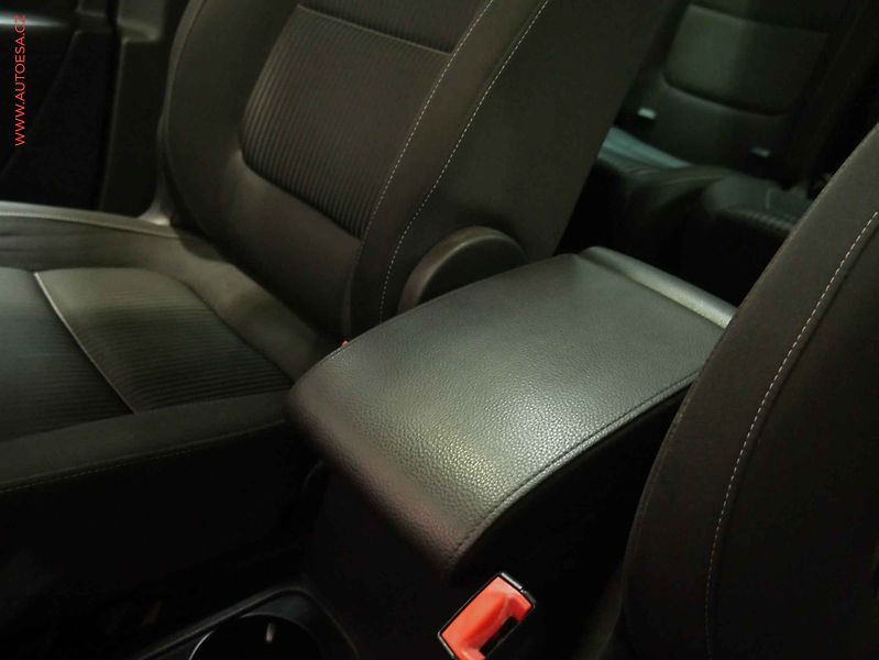 Seat Alhambra (2011) 2.0 TDi 7míst, Navi, panor. - fotka 19 z 23