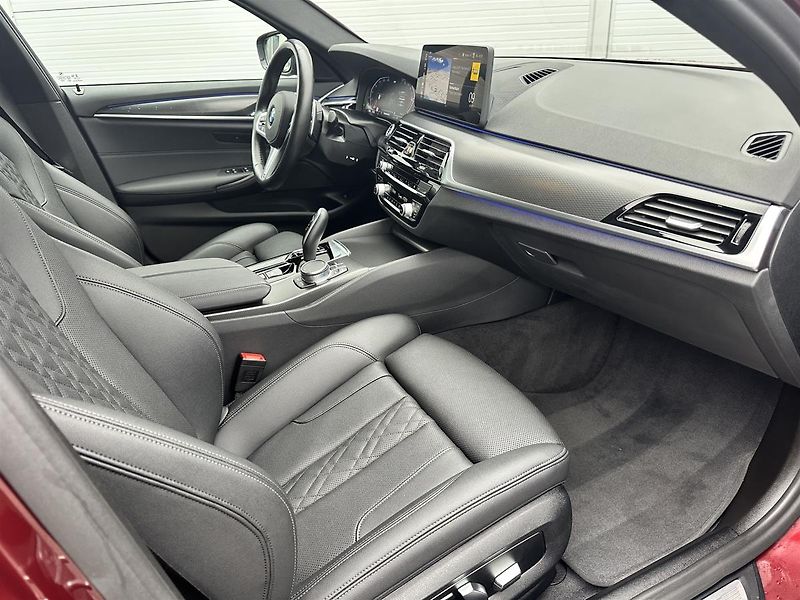 BMW Řada 5 520d xDrive Sedan - fotka 6 z 17