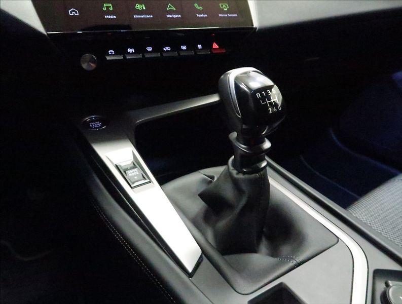 Peugeot 308 1,2 PT ALLURE NAVI KAMERA ČR - fotka 28 z 46