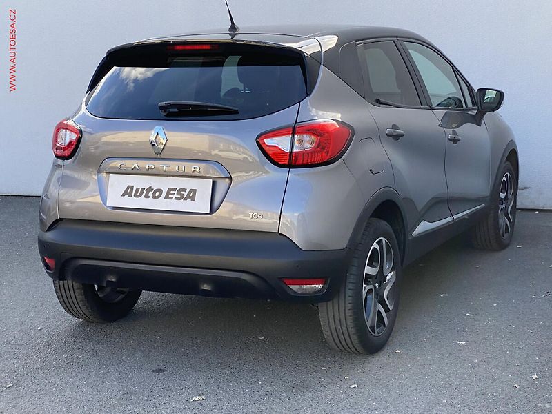 Renault Captur (2015) 0.9 TCe, Dynamique, +kola - fotka 4 z 17