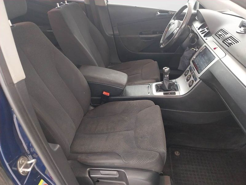 Volkswagen Passat (2006) Comfortline 1.9 TDI, po STK - fotka 9 z 18