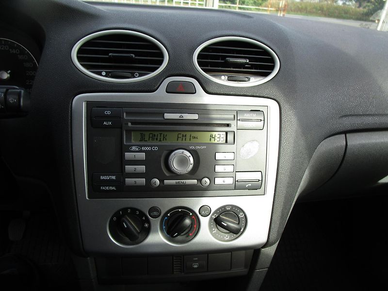 Ford Focus 1,6-74KW-1.MAJITEL-KOUPEN V ČR - fotka 11 z 13