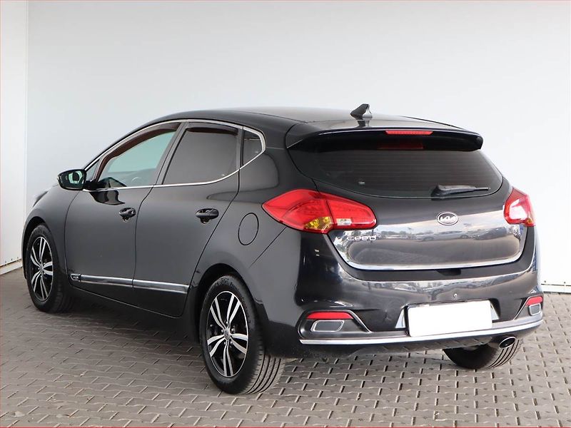 Kia Ceed (2012) Gold 1.6 GDI, Serv.kniha, Navi - fotka 4 z 19