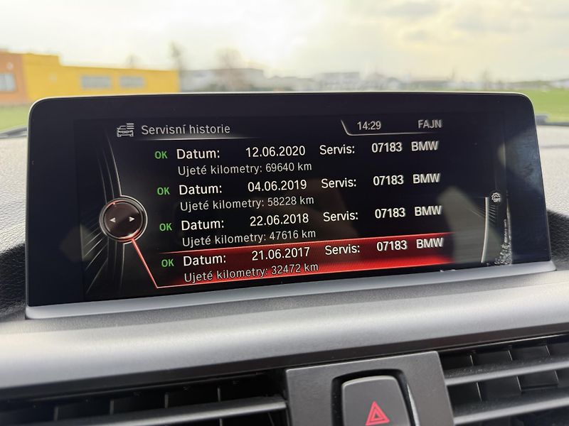 BMW Řada 1 M135i xDRIVE NAVI H/K LED KŮŽE - fotka 28 z 43