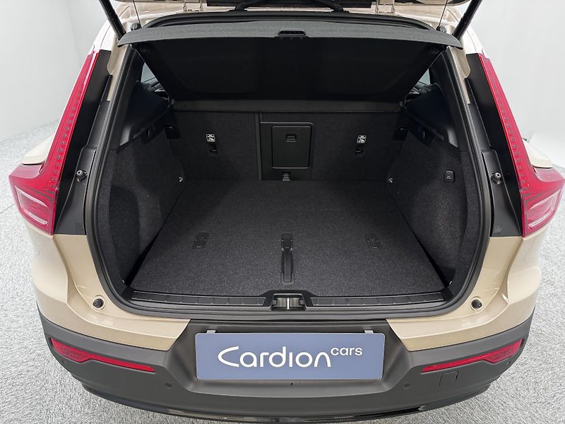 Volvo XC40 (2026) B3 AUT DARK PLUS - fotka 5 z 24