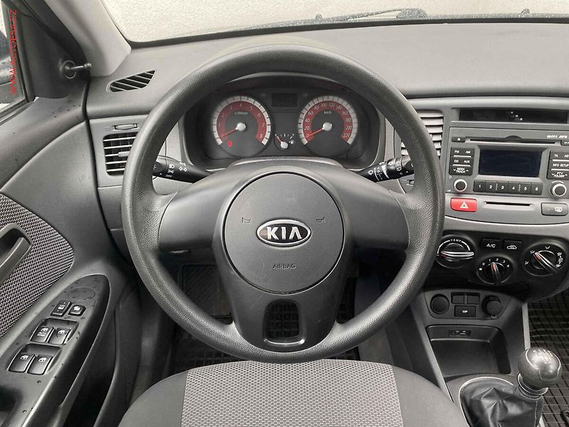 Kia Rio (2011) 1.4i, ČR, AC - fotka 11 z 15