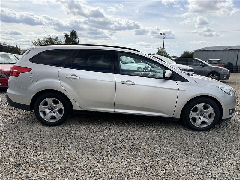 Ford Focus 1,5 TDCi - fotka 4 z 25
