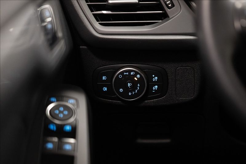 Ford Focus 1,5 TDCi NAVI VÝHŘEV VOLANTU - fotka 12 z 23
