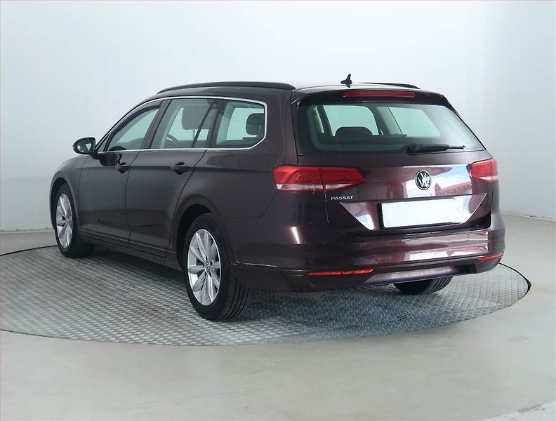 Volkswagen Passat (2018) Comfortline 2.0 TDI, Automat - fotka 4 z 20