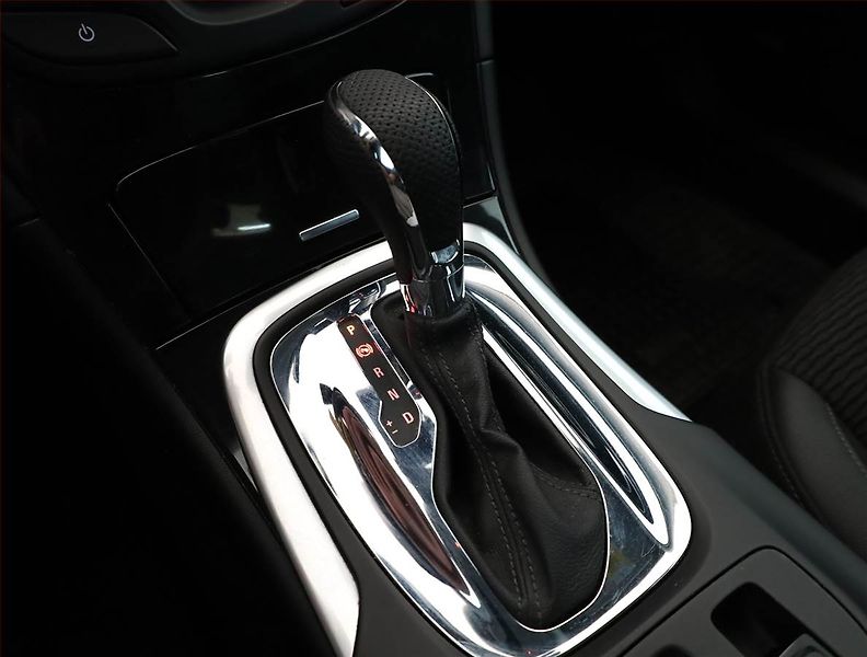 Opel Insignia (2017) 2.0 CDTI, 4X4, Automat - fotka 11 z 15