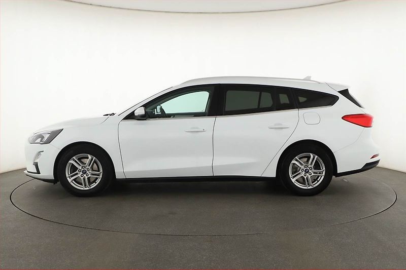 Ford Focus (2019) 1.0 EcoBoost, Tempomat - fotka 3 z 17