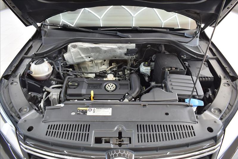 Volkswagen Tiguan 1,4 TSi, 1.maj,navi,kůže,pano, - fotka 29 z 32