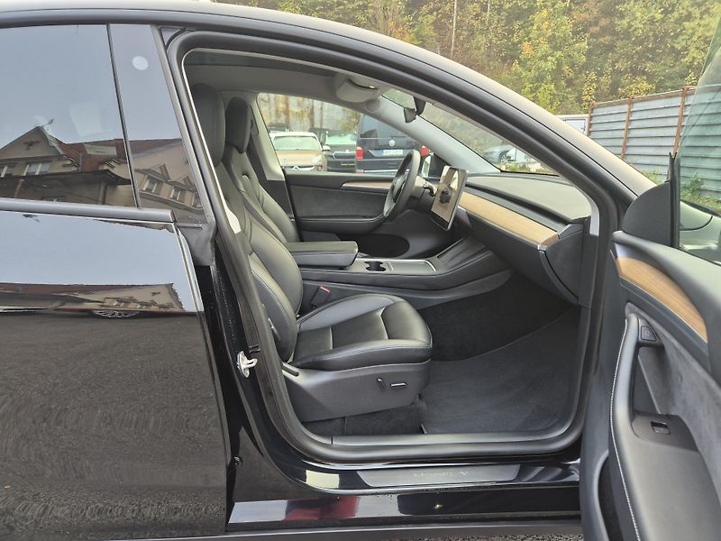 Tesla Model Y LONG RANGE DUAL MOTOR TZ 93,6% - fotka 16 z 48