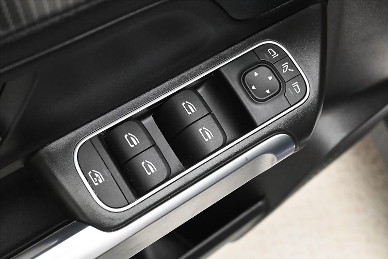Mercedes-Benz GLB 2,0 220d 140kW 4MATIC Záruka a - fotka 25 z 31
