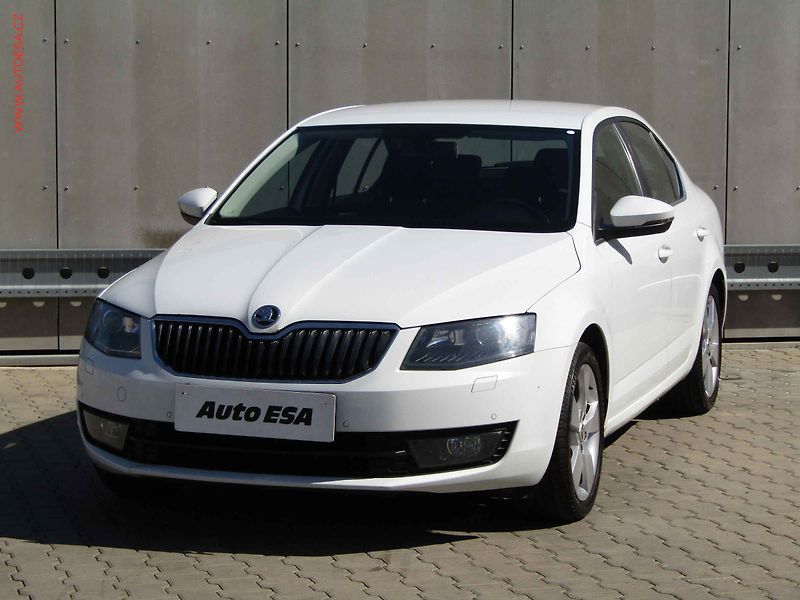 Škoda Octavia (2015) 1.6 TDi, ČR, AC, TZ, park - fotka 3 z 21