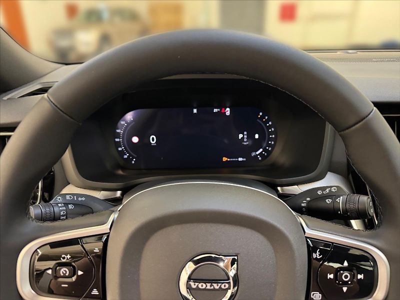 Volvo V60 (2026) 2,0 B4 Plus Dark 1228 - fotka 8 z 15