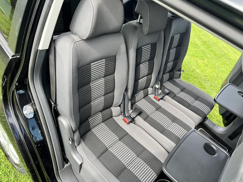 Volkswagen Touran 1.6 MPI 75KW,7MÍST,DIGI,NAVI - fotka 20 z 46