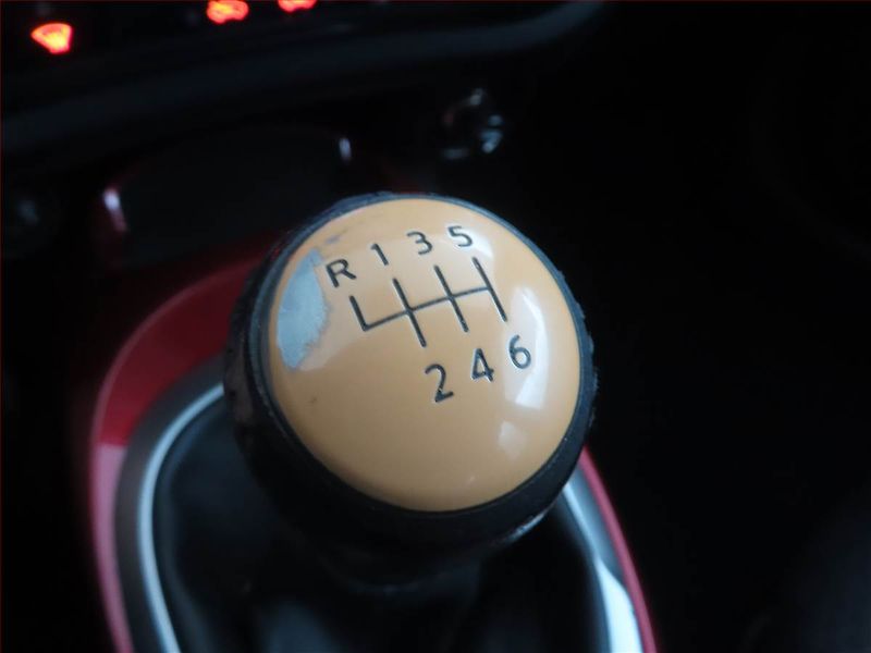 Nissan Juke (2011) 1.5 dCi, Navi, Tempomat - fotka 15 z 16