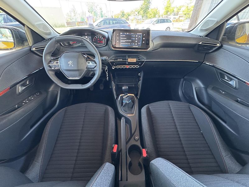 Peugeot 208 1.2i 74kW v záruce do 2031  - fotka 17 z 27