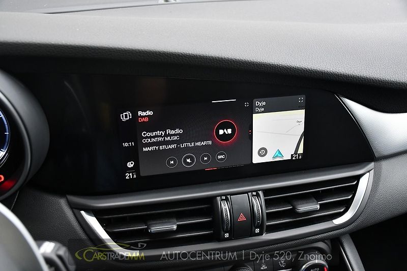 Alfa Romeo Giulia 2.0T 16V 206kW VELOCE AT8 Q4 - fotka 32 z 53