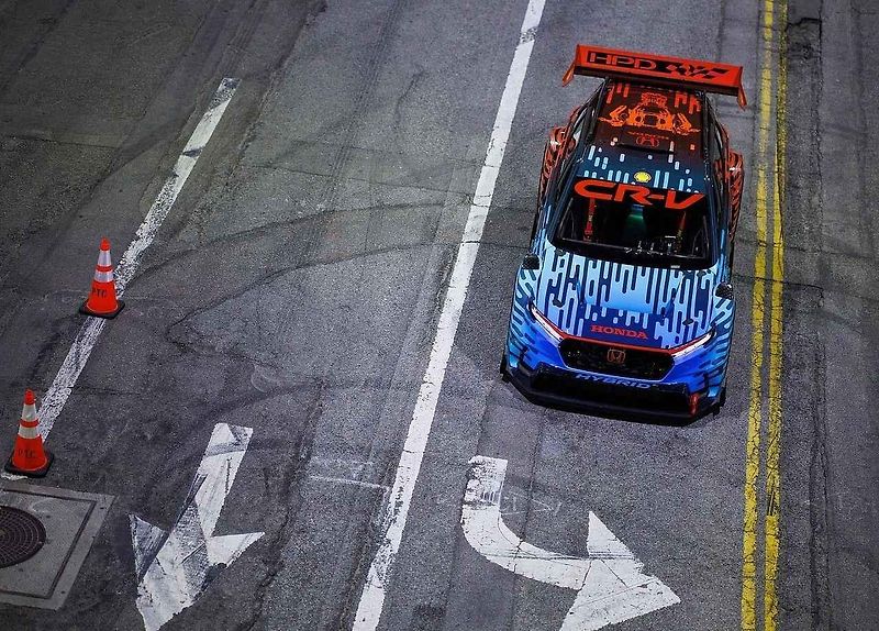 Honda CR-V Hybrid Racer