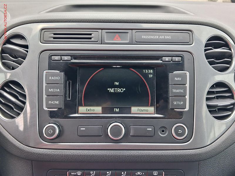Volkswagen Tiguan (2014) 2.0TDi 4x4, DSG, park. kamera - fotka 16 z 25