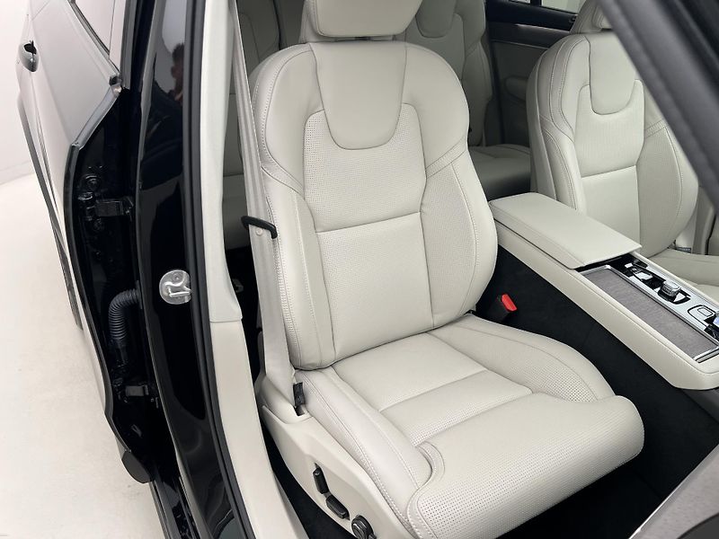 Volvo XC90 (2026) B5 AWD DARK PLUS AUT - fotka 27 z 48