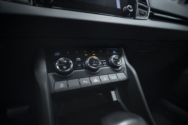 Škoda Karoq 2,0 TDI DSG 4x4 NAVI KAMERA ČR - fotka 21 z 40