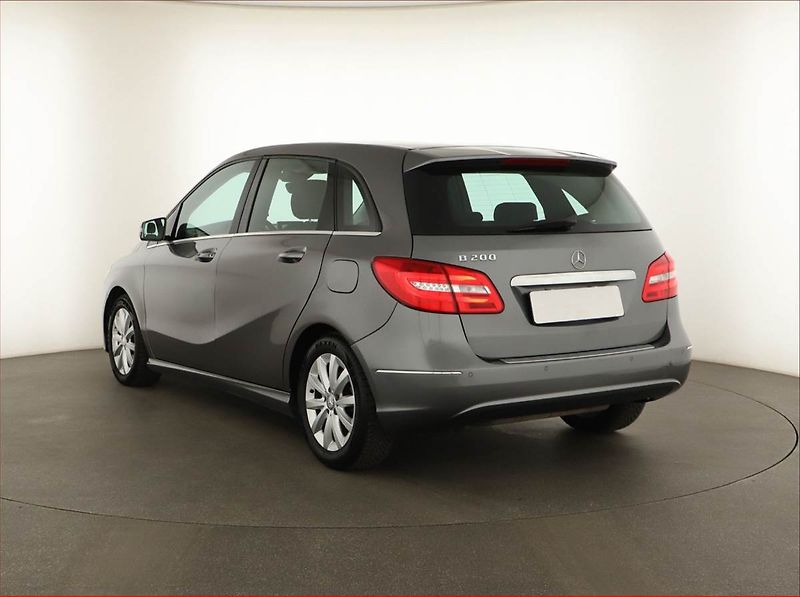 Mercedes-Benz Třídy B (2012) B 200, Automat, Navi, Xenony - fotka 4 z 17