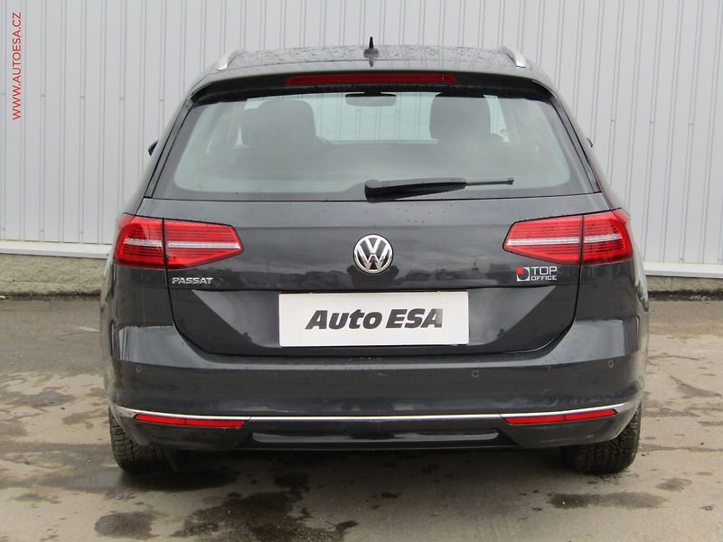 Volkswagen Passat (2018) 2.0TDi, Highline, DSG, LED - fotka 5 z 21