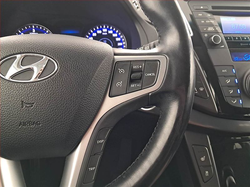 Hyundai i40 (2014) 1.7 CRDi, Serv.kniha, Xenony - fotka 17 z 19