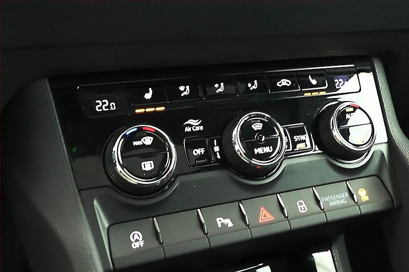 Škoda Karoq (2023) Sportline 1.5 TSI - fotka 16 z 19