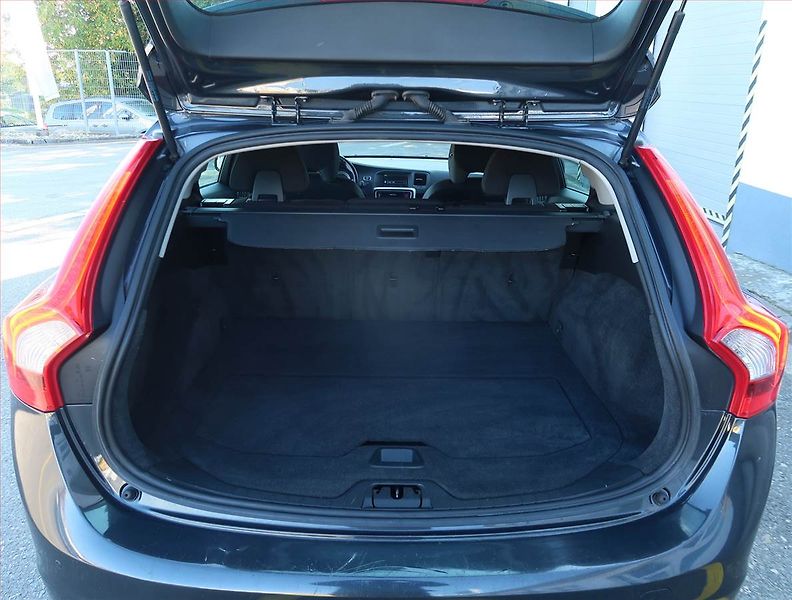 Volvo V60 (2011) D3 2.0, Automat, Navi - fotka 14 z 22