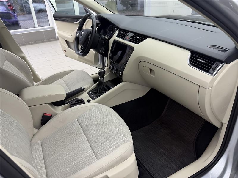 Škoda Octavia 1,6 TDi,Navi,digiklima,vyhř.se - fotka 12 z 33