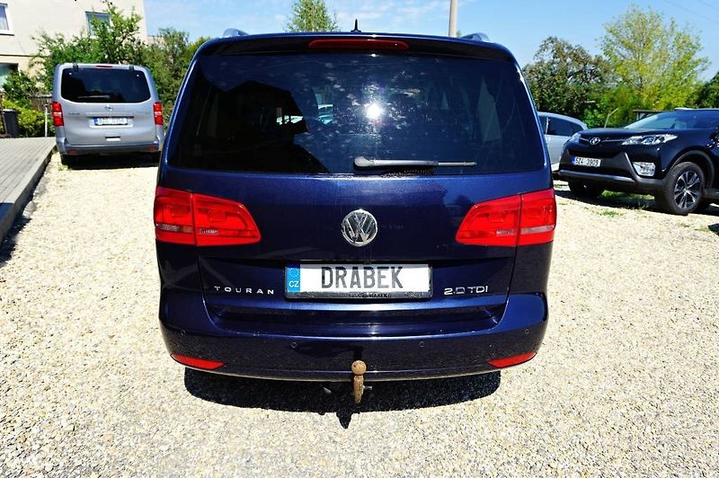 Volkswagen Touran (2011) 2,0 TDI 103 kW - fotka 6 z 48