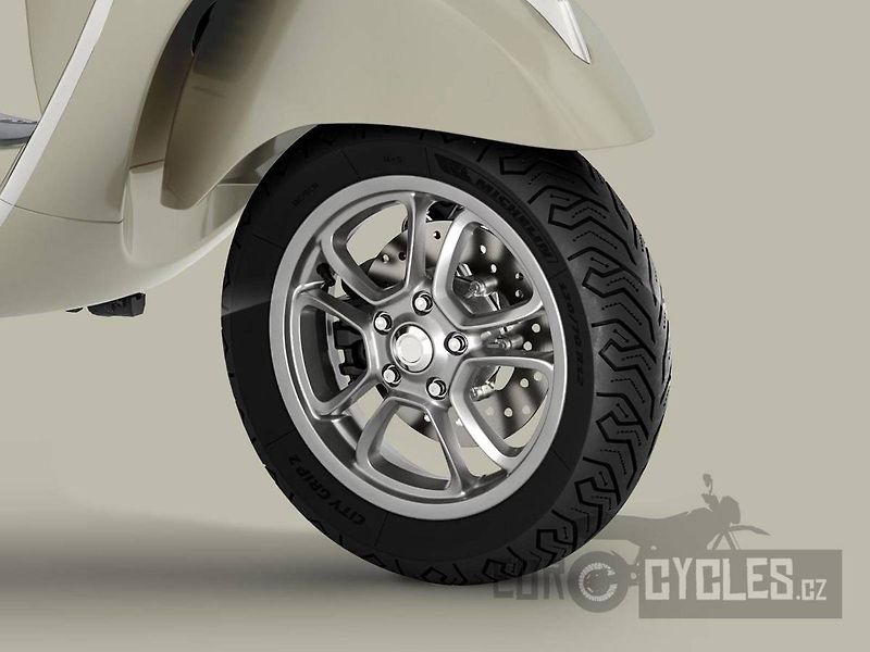 Vespa GTS 125 (2026) HPE ABS E5+ AKCE 0% - fotka 9 z 10