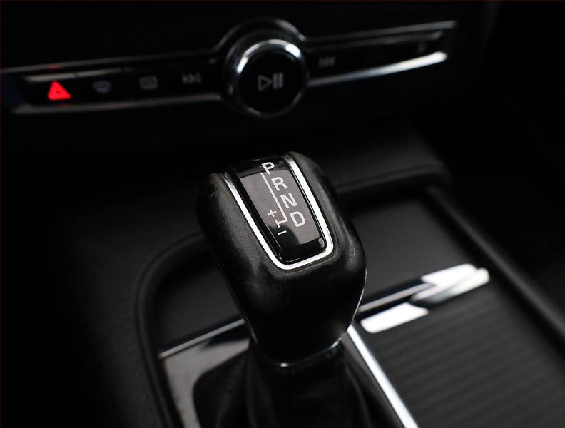 Volvo XC90 (2016) D4 - fotka 12 z 17