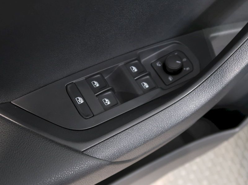 Škoda Karoq (2025) SELECTION 2.0TDI 85KW TAŽNÉ - fotka 37 z 40