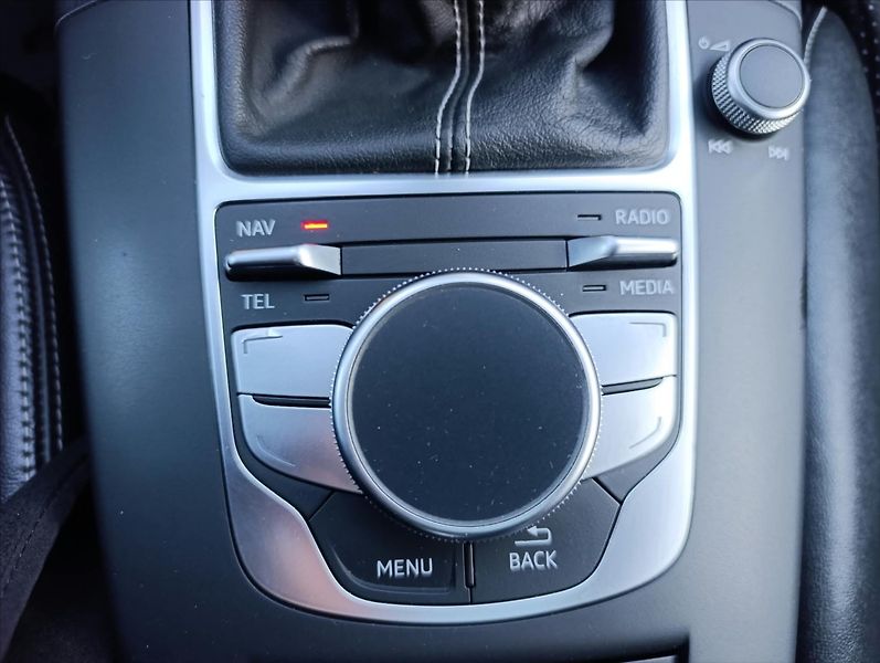 Audi A3 2,0 TDi S-Line Navi,Bi-xenon - fotka 32 z 39