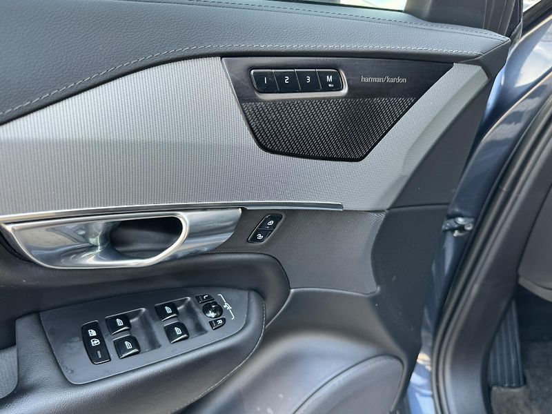 Volvo XC90 B5 (nafta) AWD PLUS DARK - fotka 11 z 51