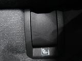 Volkswagen Golf 2,0 TDI Life DSG 1.majitel - náhled 32