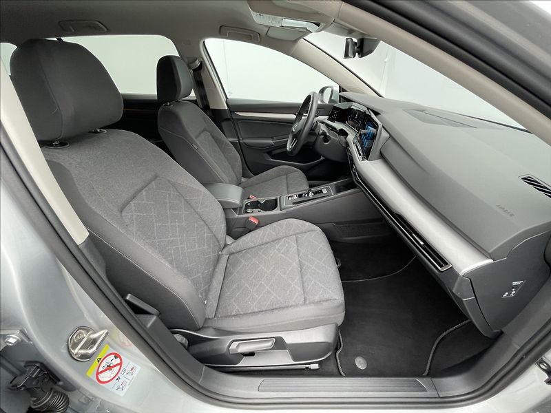 Volkswagen Golf Variant 1,5 eTSI DSG Life KESSY+Kamera - fotka 17 z 23