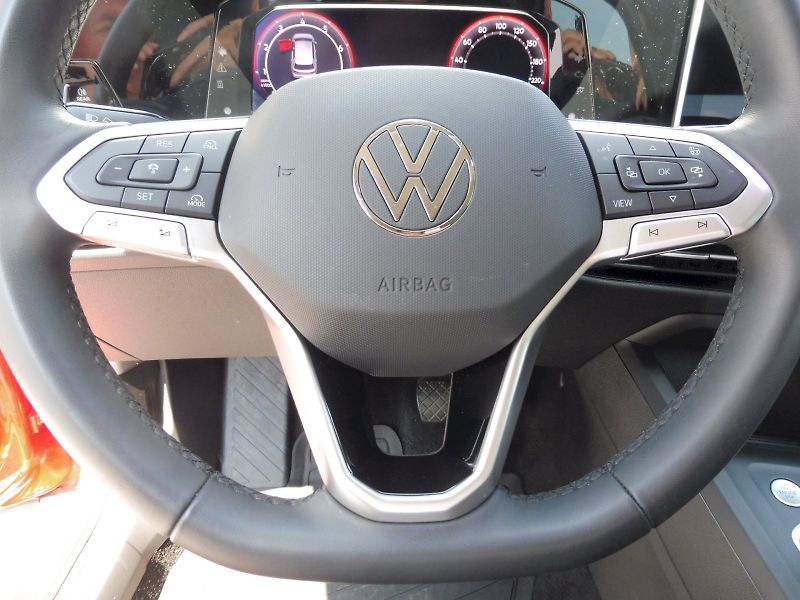 Volkswagen Golf (2025) People 1,5 TSI 85kW - fotka 10 z 26
