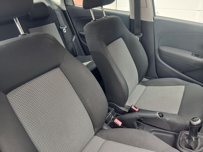 Volkswagen Polo 1.4i KLIMA ALU - fotka 15 z 27