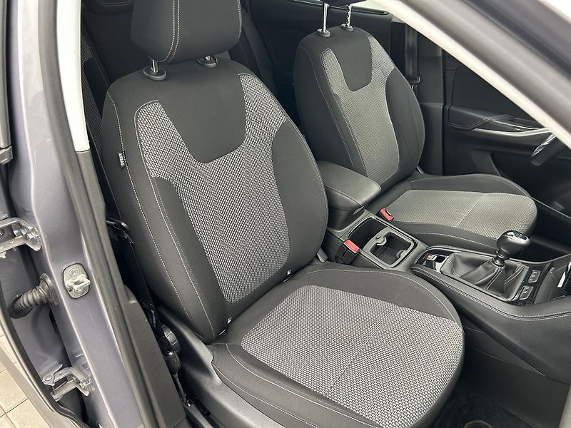 Opel Grandland 1.2 TURBO Edition - fotka 12 z 33