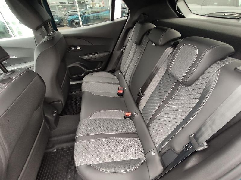 Peugeot 2008 (2026) ALLURE 1.2 100k MAN6 ALU - fotka 5 z 28