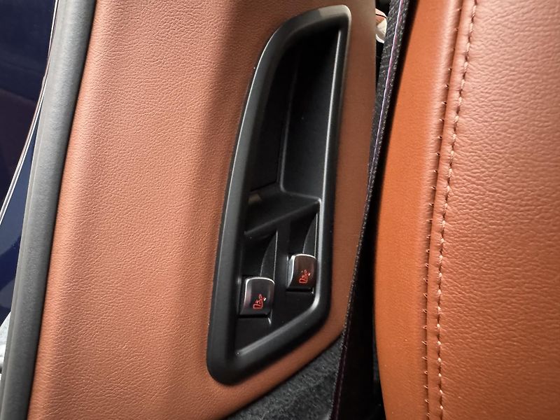 BMW X7 40i-INDIVID-MASÁŽE-R22-TAŽ. - fotka 38 z 47