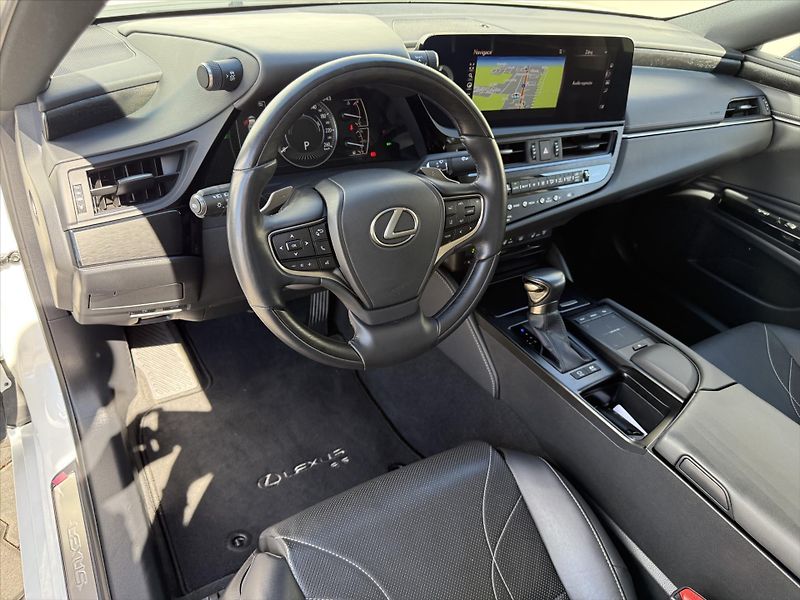 Lexus ES 300h 2,5 Prestige  ES - fotka 7 z 19