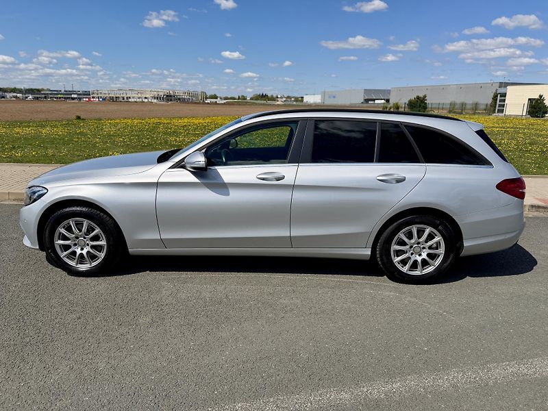 Mercedes-Benz Třídy C 200d FULL LED NAVIGACE 2X KOLA - fotka 2 z 43