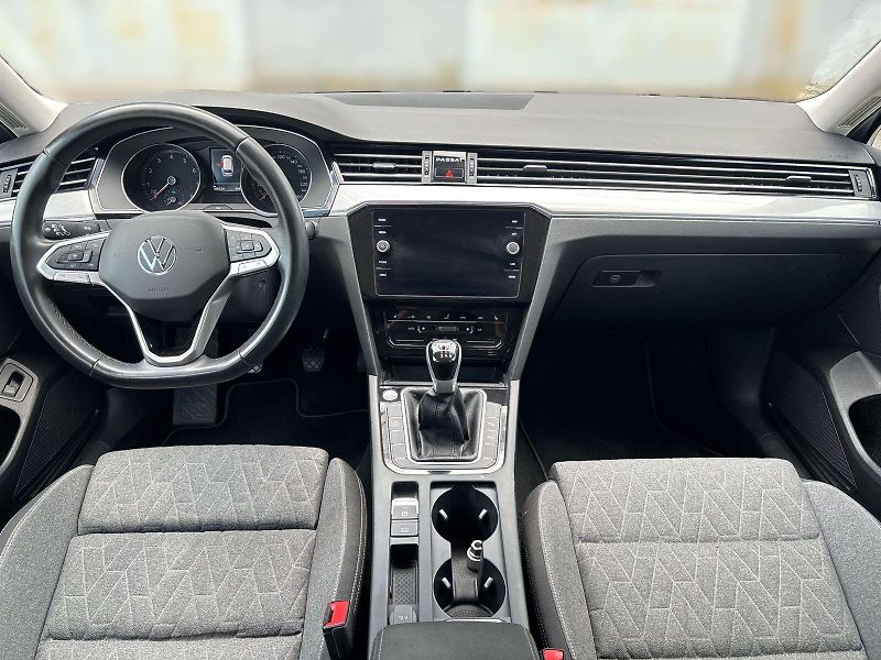 Volkswagen Passat (2023) Variant 1.5 TSI Business - fotka 5 z 26